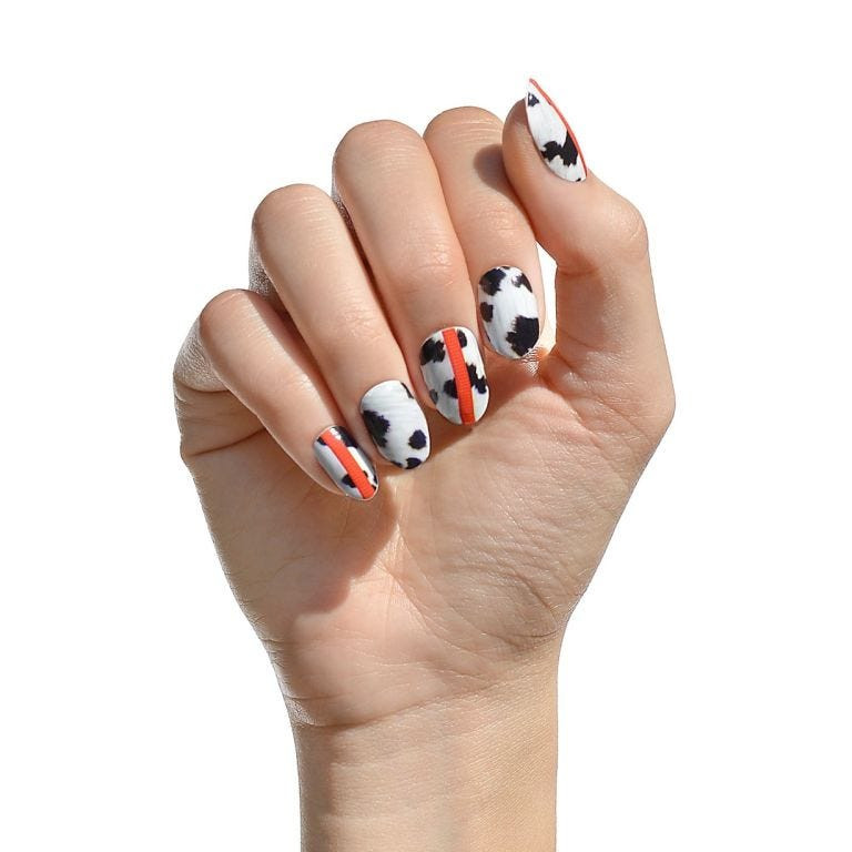 Mickey Mouse Silhouette On Accent Nail Visual Idea Mickey Mouse Silhouette On Accent Nail Visual Idea — Disney Nails 2027