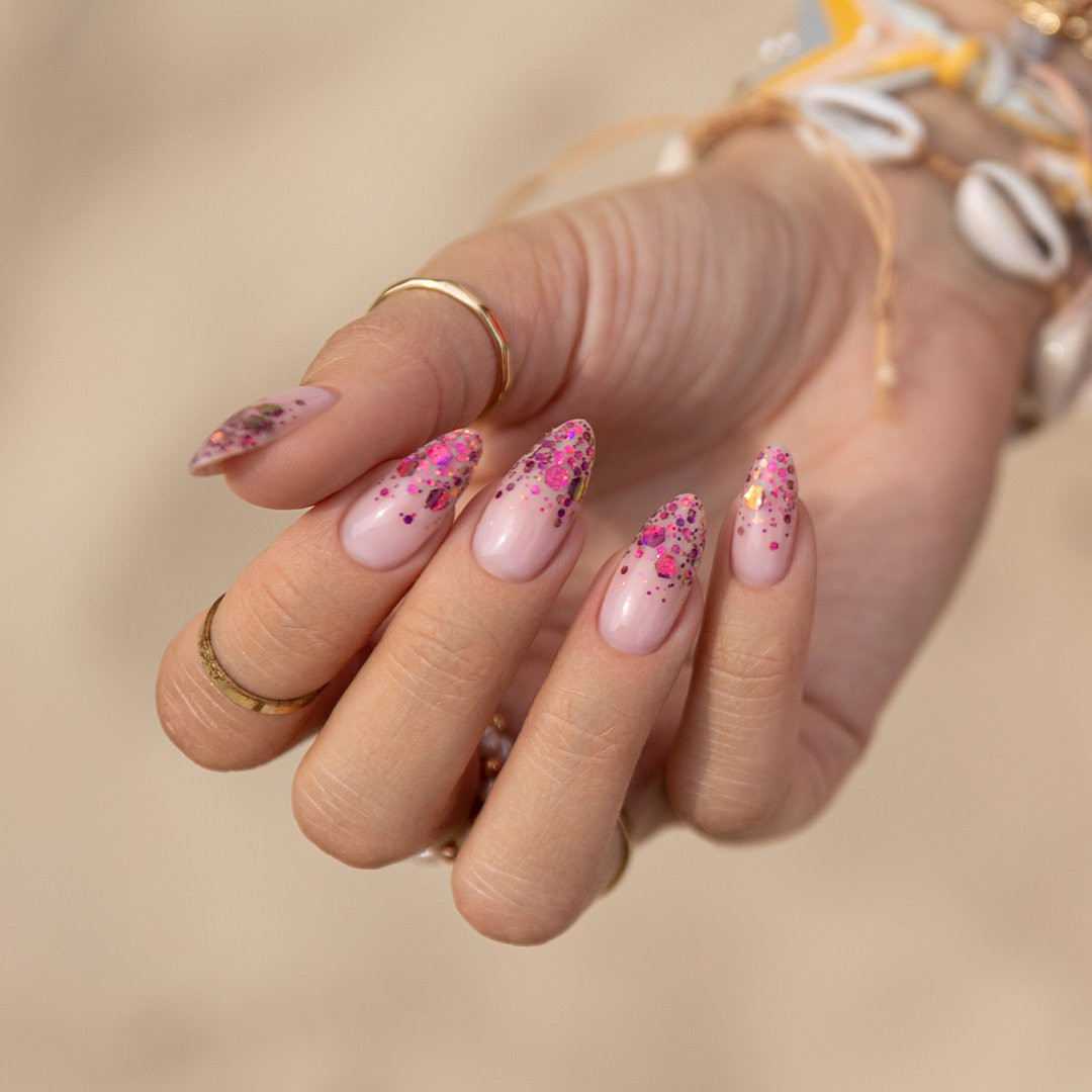 One Hand Close-Up Visual Idea One Hand Close-Up Visual Idea — Coachella Nails 2027