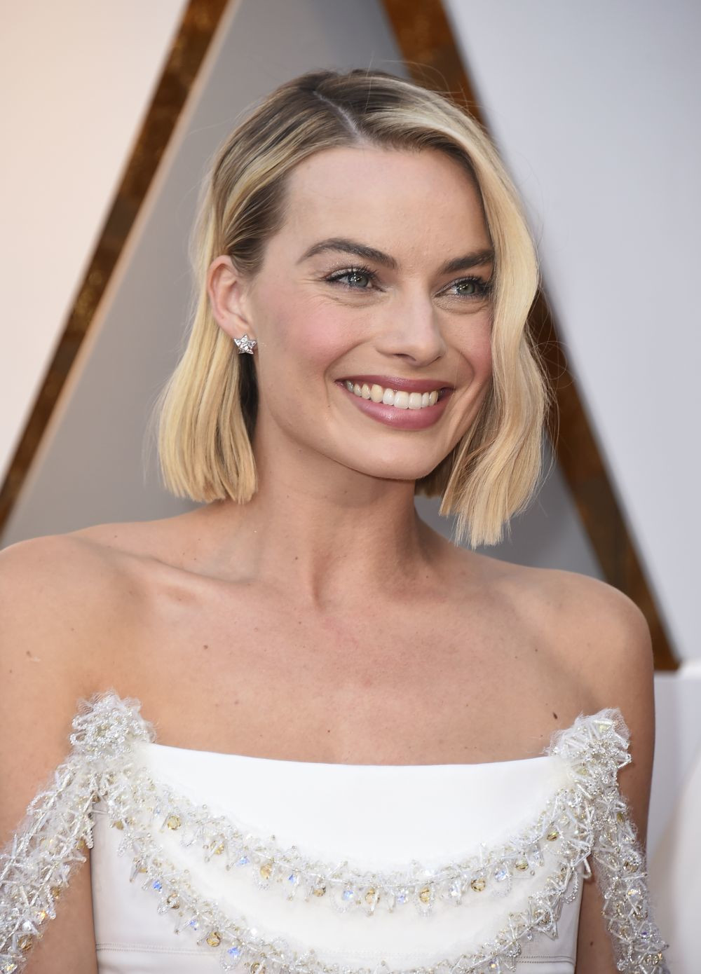 Blunt Cut Ash Blonde Wavy Blowout Blunt Cut Ash Blonde Wavy Blowout — Boyfriend Bob 2027