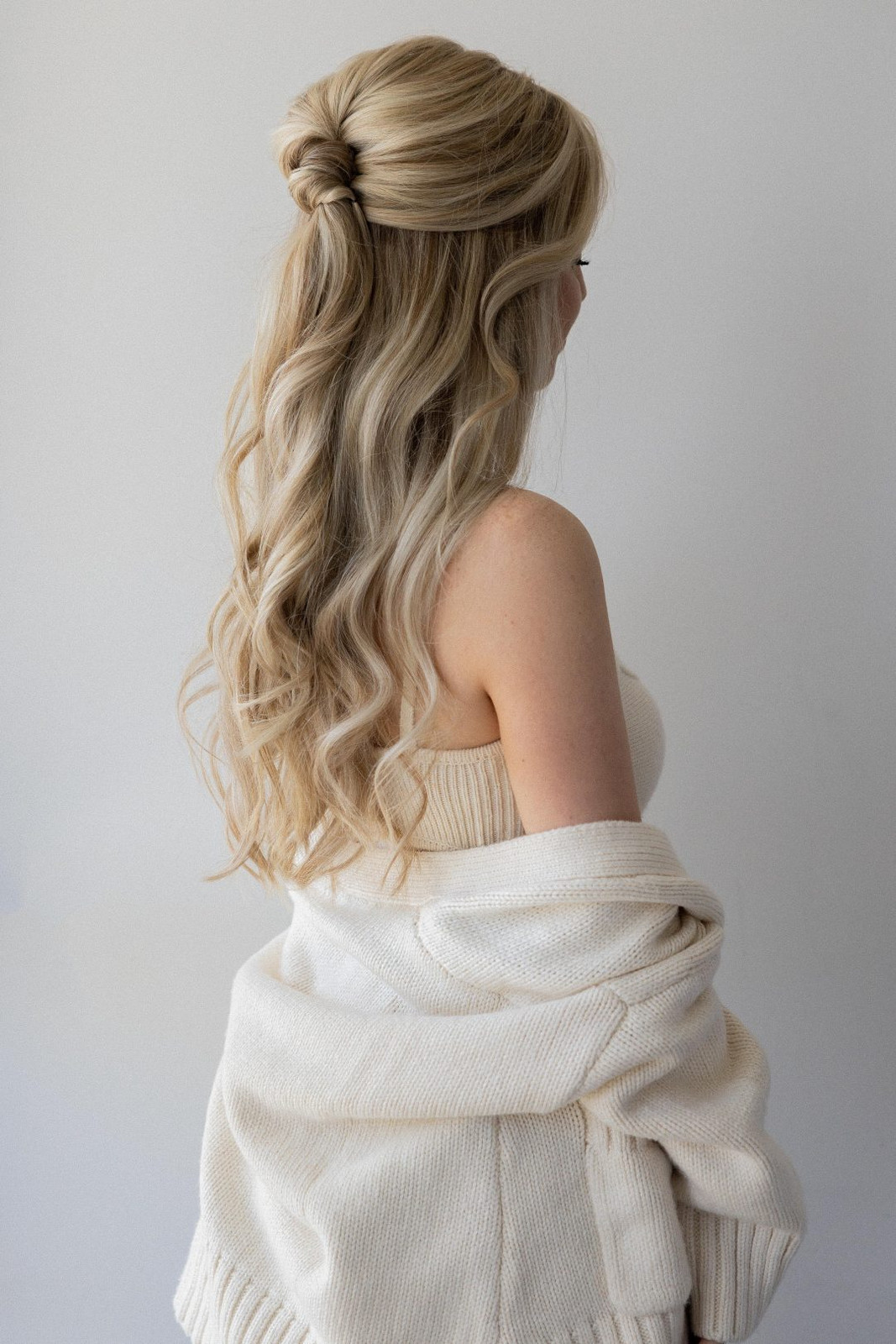 Half-Up Twisted Knot With Loose Waves Half-Up Twisted Knot With Loose Waves — Quick Hairstyles 2027