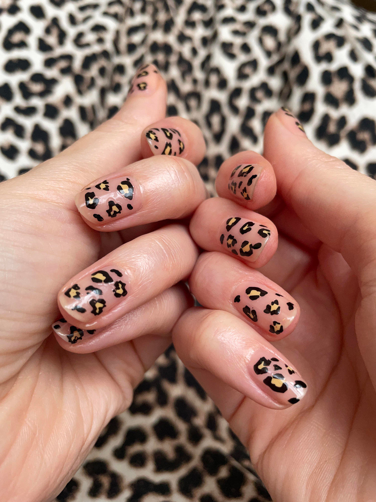 Short Oval Classic Black And Gold Leopard Nails Short Oval Classic Black And Gold Leopard Nails — Leopard Print Nails 2027
