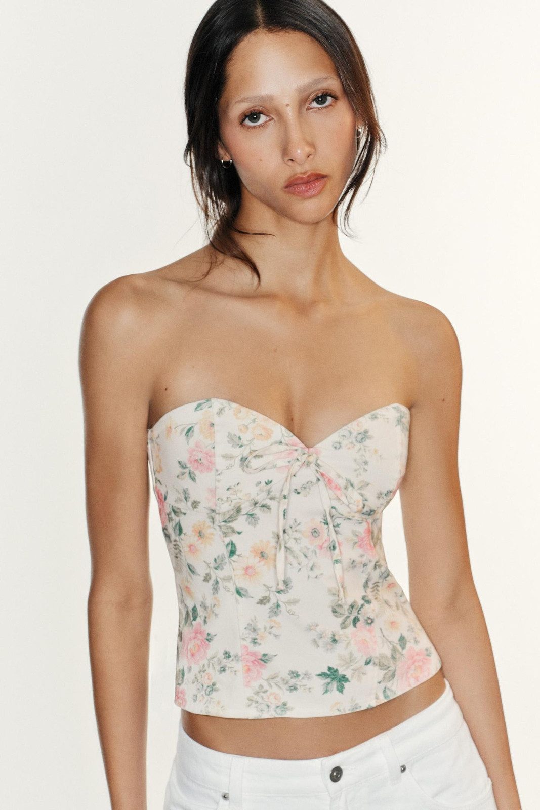 Effortless Summer Cool: Strapless Floral Corset with White Jeans Effortless Summer Cool: Strapless Floral Corset with White Jeans — Floral Corset Top Outfits 2027