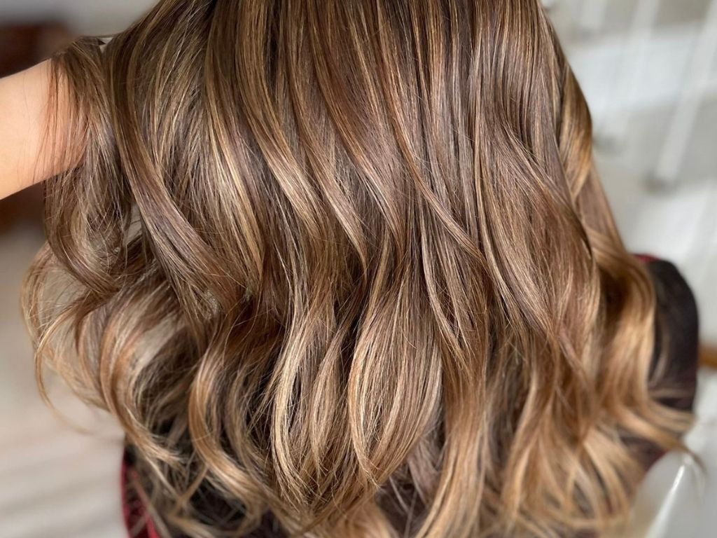 Mid-Back Dark Brown With Golden Blonde Balayage Mid-Back Dark Brown With Golden Blonde Balayage — Sombre Hair 2027