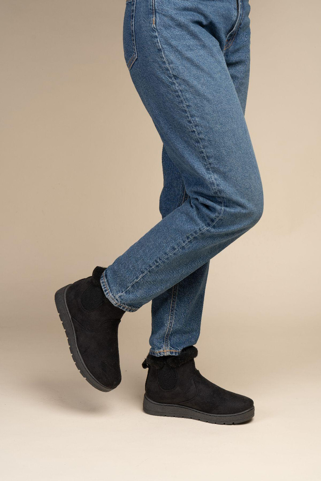 Wide-Leg Jeans with Black Suede Ankle Boots for Casual Chic Wide-Leg Jeans with Black Suede Ankle Boots for Casual Chic — Savannah Outfits 2027
