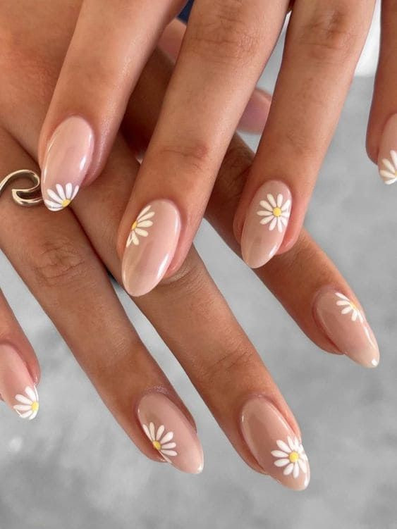 Dainty Daisy Short Oval Nails Dainty Daisy Short Oval Nails — Spring Floral Nails 2027