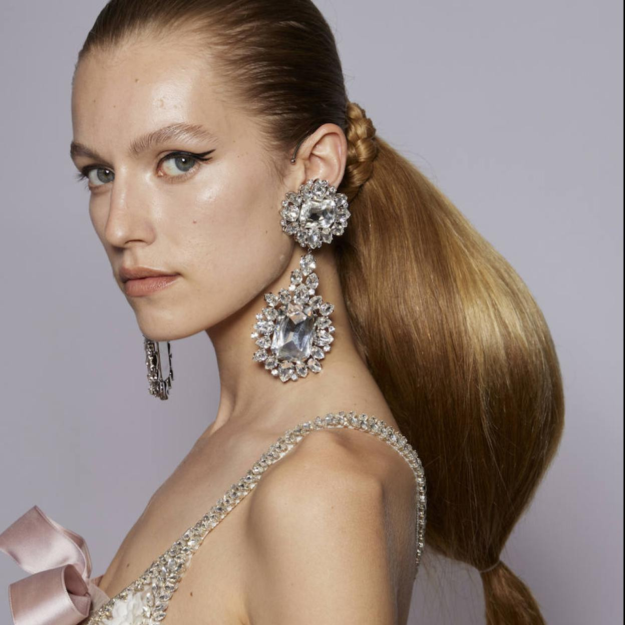 Light Brown With Subtle Highlights Visual Idea Light Brown With Subtle Highlights Visual Idea — Prom Ponytail Hairstyles 2027