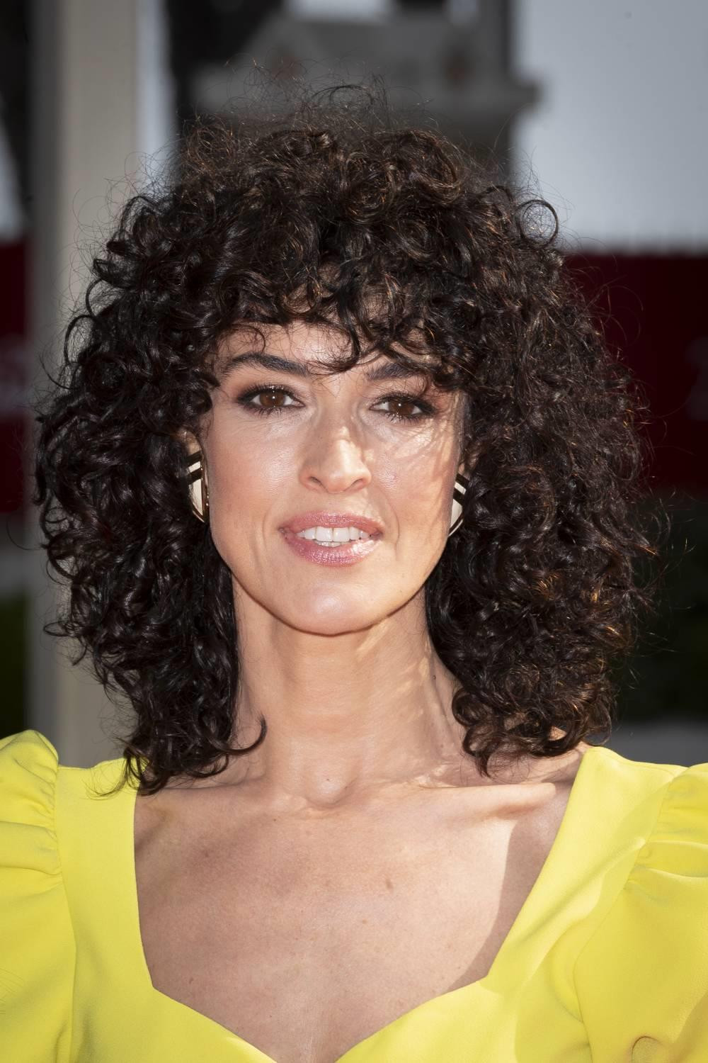 Full Volume Chin Bob, Defined Curls Full Volume Chin Bob, Defined Curls — Curly Bob 2027