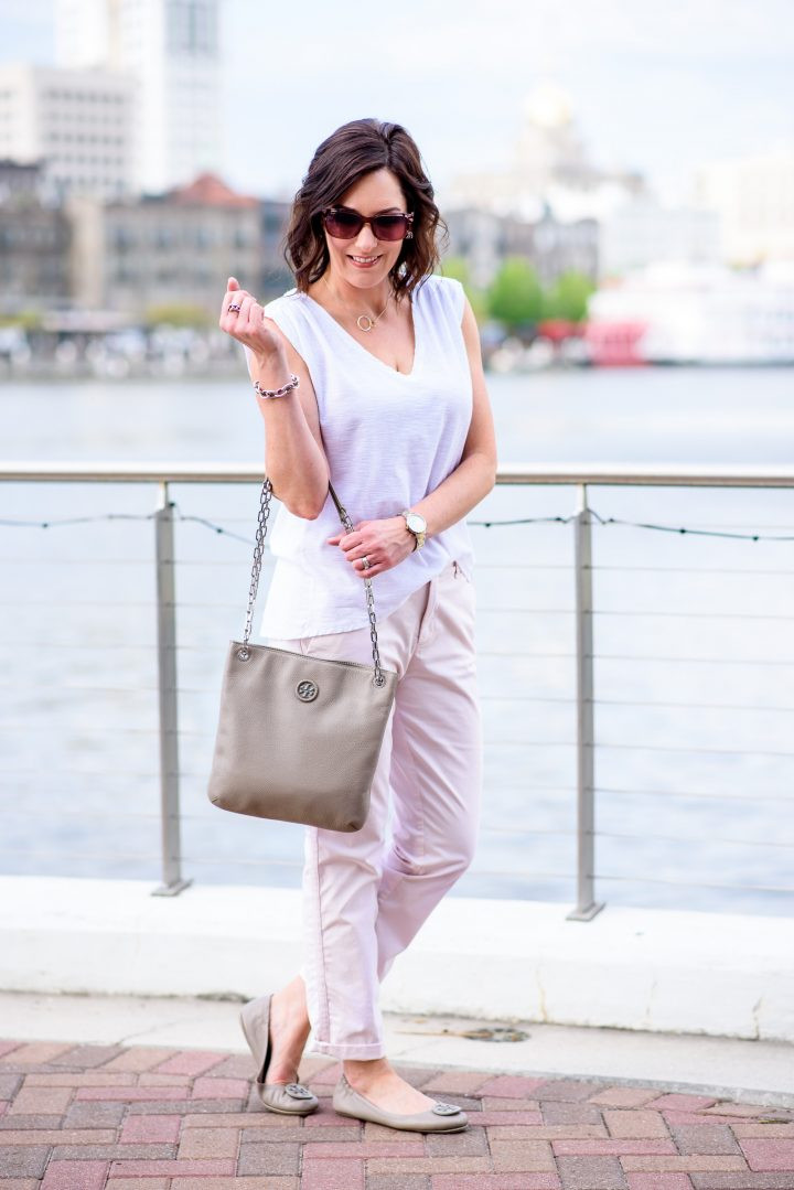 Pink Trousers and White T-Shirt with Crossbody Bag and Ballet Flats Pink Trousers and White T-Shirt with Crossbody Bag and Ballet Flats — Savannah Outfits 2027