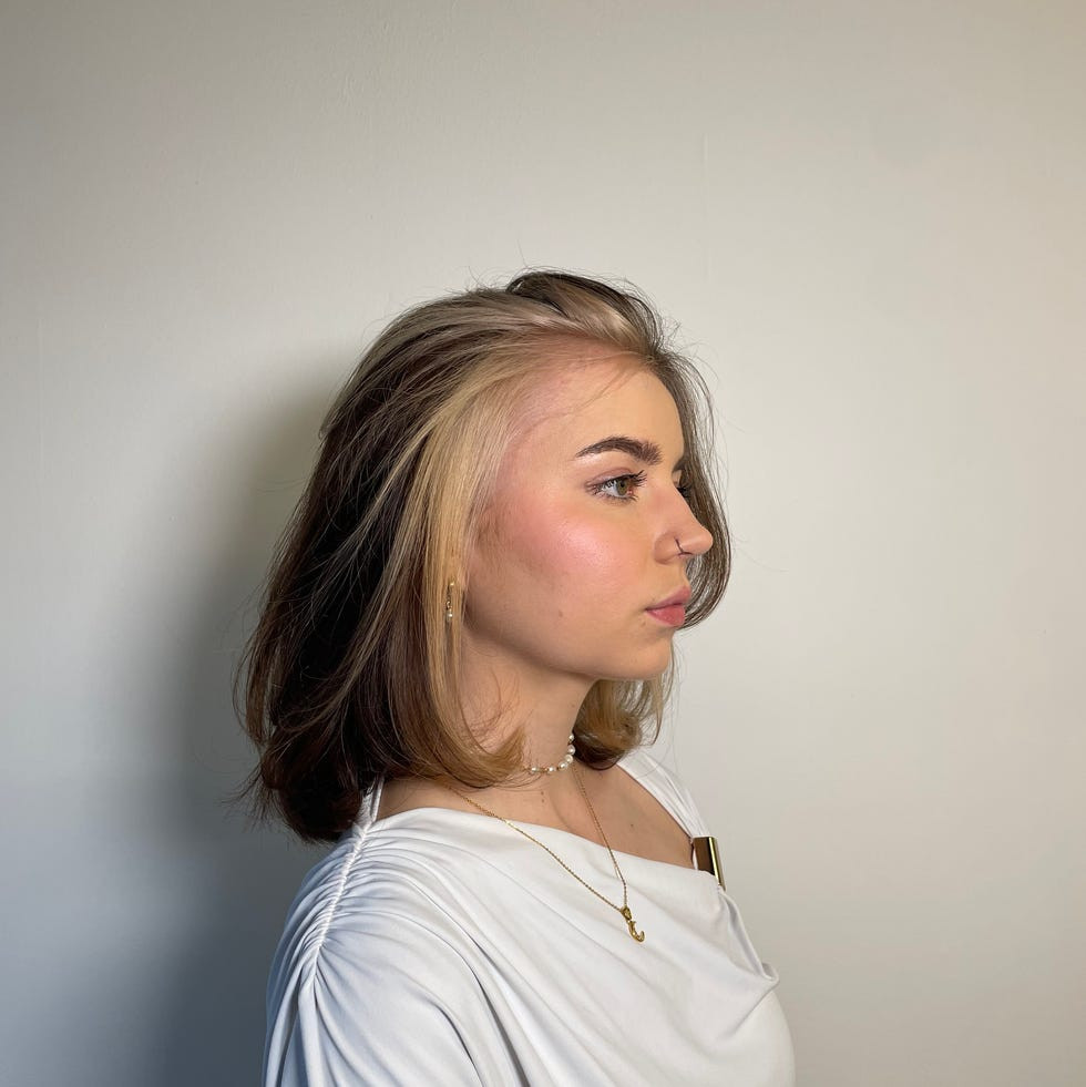 Dark Blonde Bob With Blonde Peekaboo Dark Blonde Bob With Blonde Peekaboo — Peekaboo Bob 2027