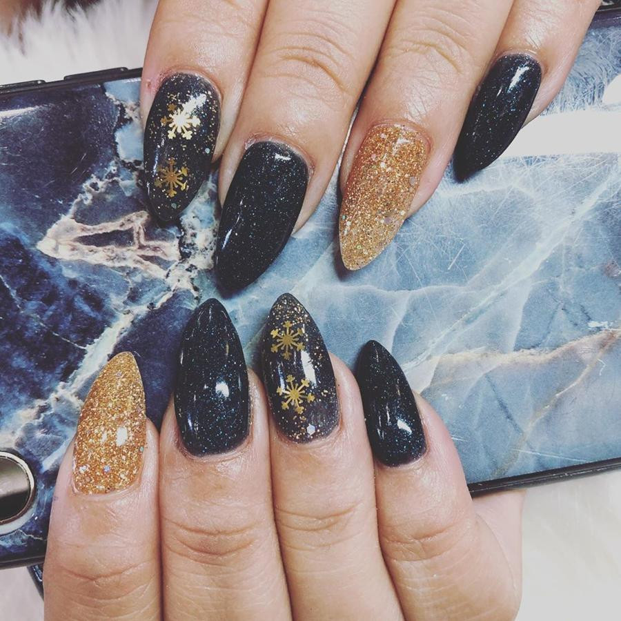 Black and Gold Glitter with Snowflakes Black and Gold Glitter with Snowflakes — Gold Christmas Nails 2026