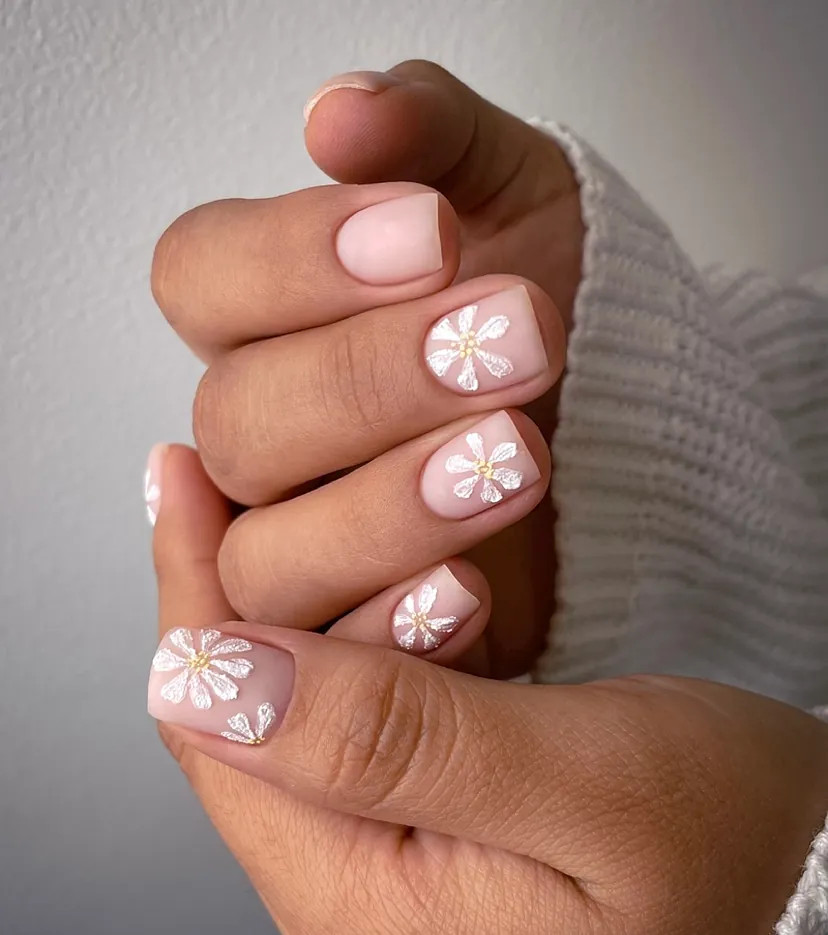 White Daisy Gold Center Square Nails White Daisy Gold Center Square Nails — Simple Summer Nails 2027