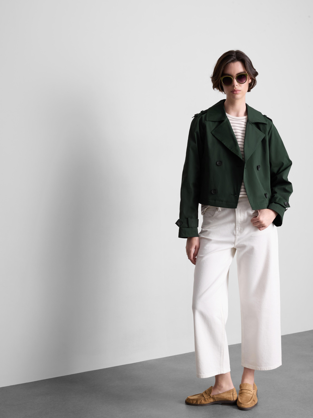 Cropped Forest Green Trench Coat with White Jeans Cropped Forest Green Trench Coat with White Jeans — Forest Green Outfits 2027