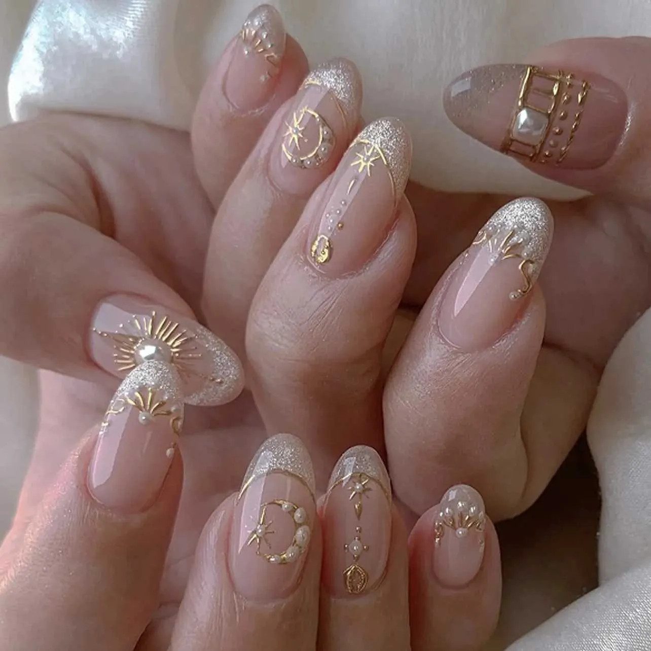 Glossy With Glitter Visual Idea Glossy With Glitter Visual Idea — Almond Press On Nails 2027