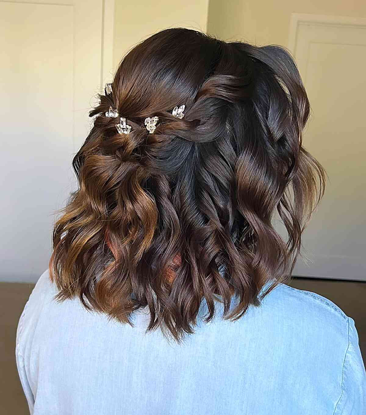Textured Dark Brown Bob with Decorative Clips Textured Dark Brown Bob with Decorative Clips — Bob Half Up 2027