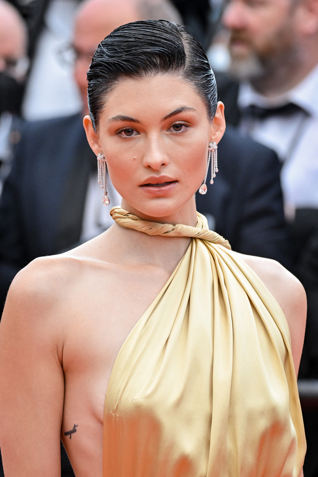 Visual Idea — Wet-Look Fashion Visual Idea — Wet-Look Fashion — Pixie Silk Press Styles 2027