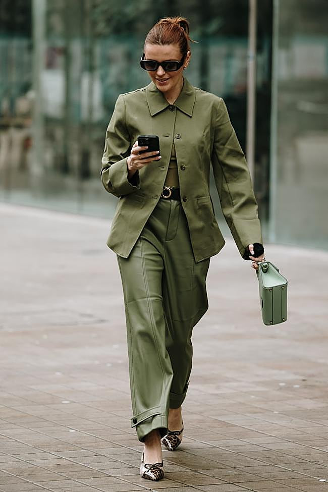Monochromatic Olive Green Suit for Business Casual Monochromatic Olive Green Suit for Business Casual — Forest Green Outfits 2027