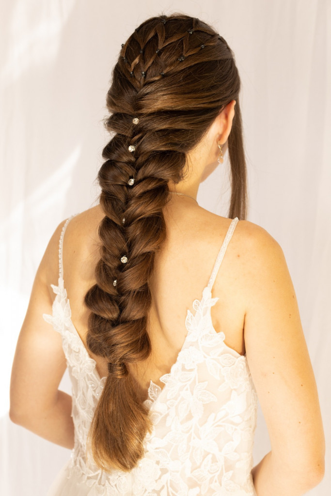 Mid-Back Visual Idea — Bridesmaid Hairstyles 2027