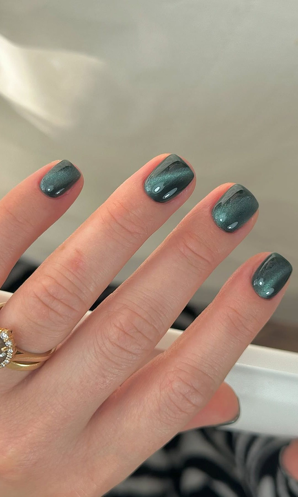 Cat-Eye Glossy Visual Idea — Minimalist Nails 2027