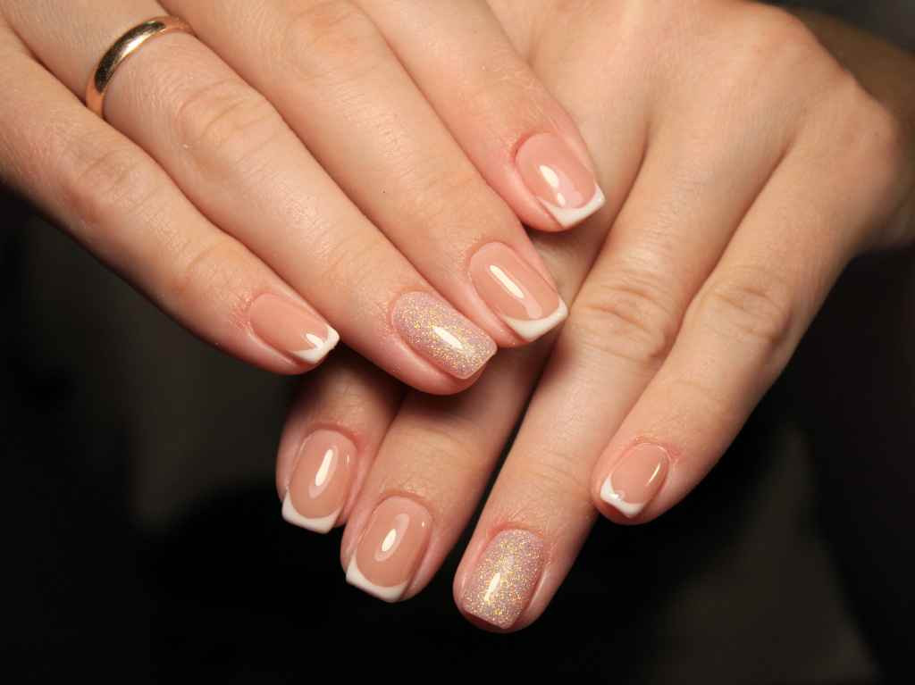 Glitter Accent On One Nail Visual Idea Glitter Accent On One Nail Visual Idea — Neutral Wedding Nails 2027