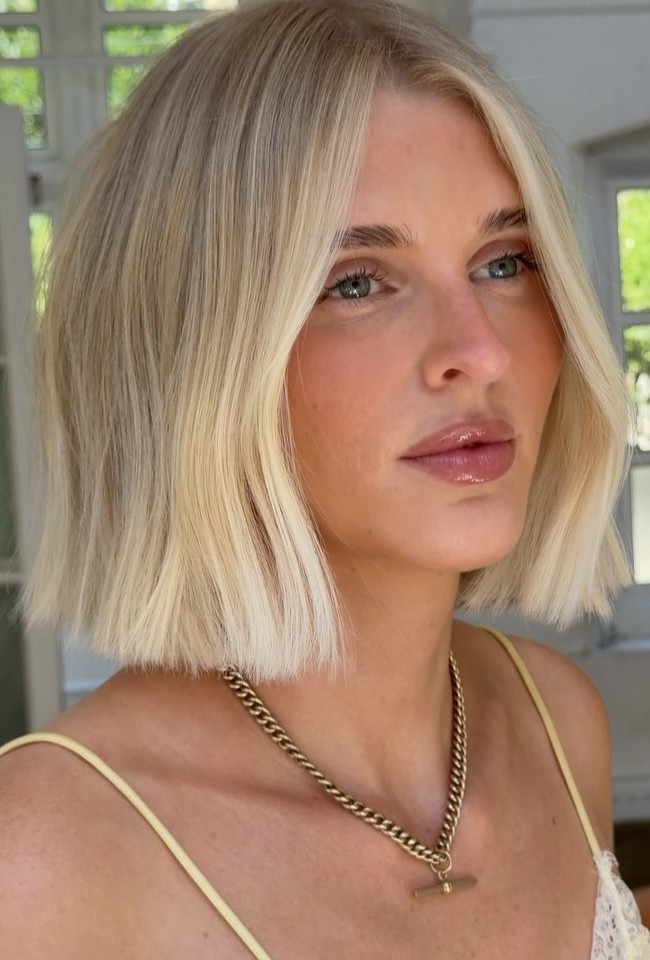 Ash Blonde Bob With Platinum Money Piece Ash Blonde Bob With Platinum Money Piece — Money Piece Bob 2027