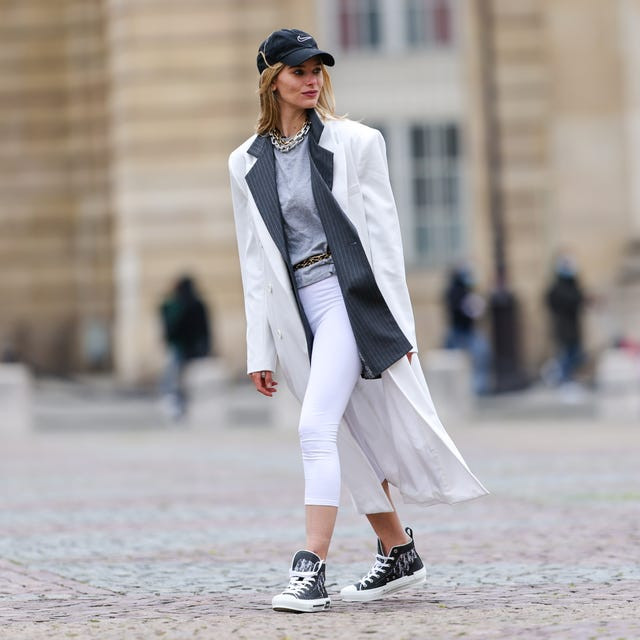 Pinstripe Blazer and Sneakers for a Sporty Casual Spring Vibe Pinstripe Blazer and Sneakers for a Sporty Casual Spring Vibe — Spring Casual Outfits 2027
