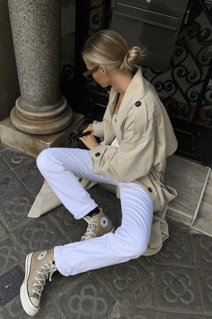 Beige Trench Coat with Wide-Leg Jeans and Tan Sneakers Beige Trench Coat with Wide-Leg Jeans and Tan Sneakers — Spring Outfits 2027 with Sneakers