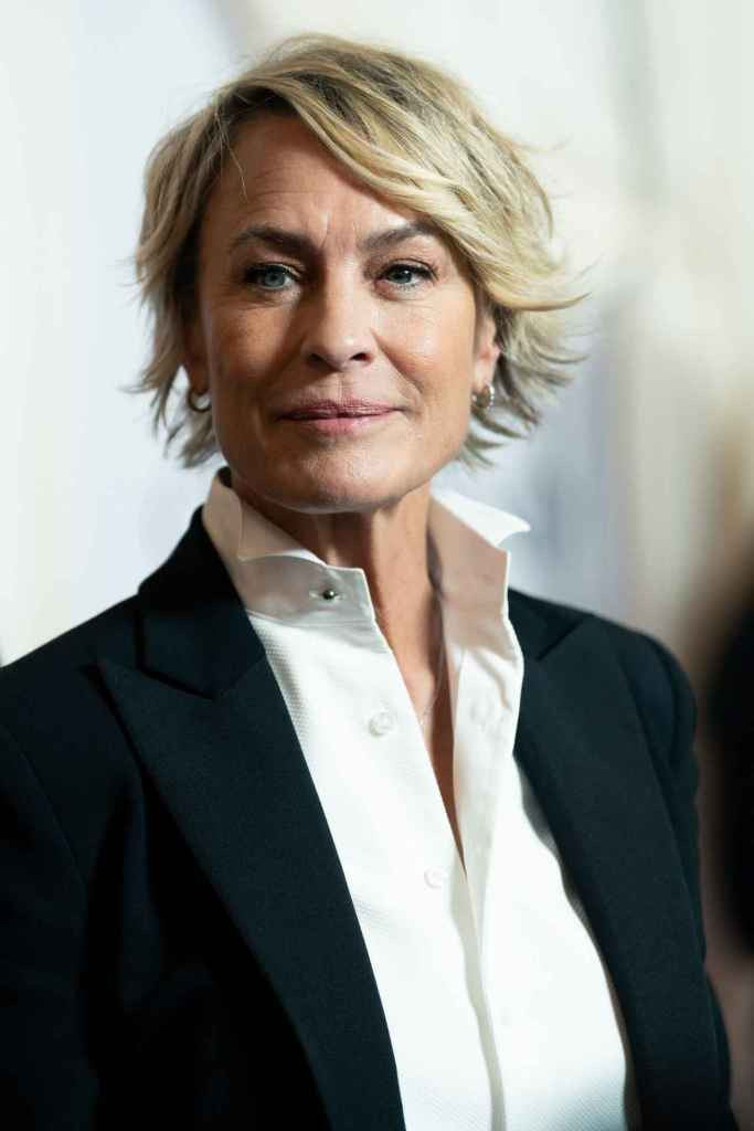 Side-Swept Bangs Visual Idea — Hairstyles 2027 for Thin Hair