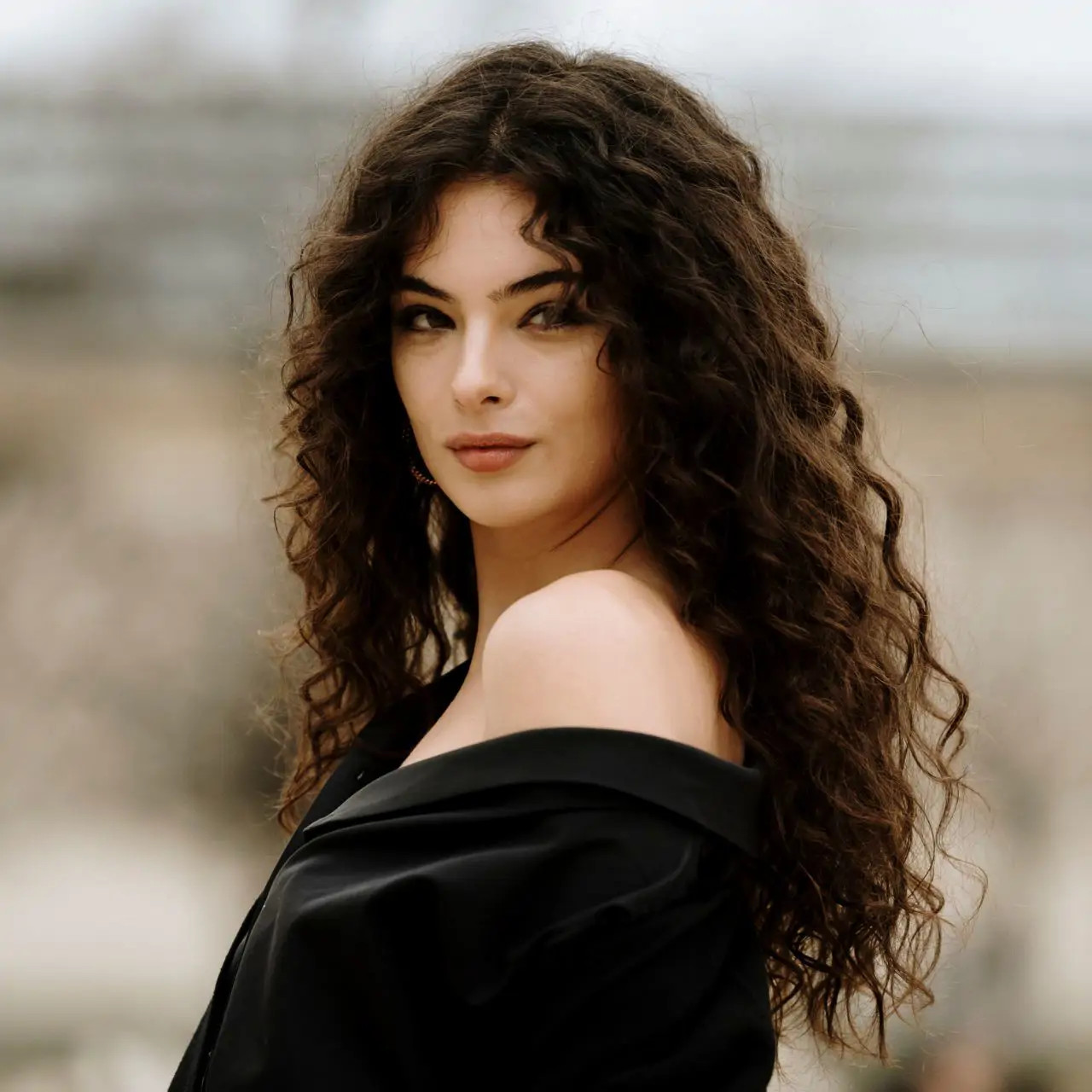 Mid-Back Visual Idea Mid-Back Visual Idea — Bangs 2027 for Thick Hair