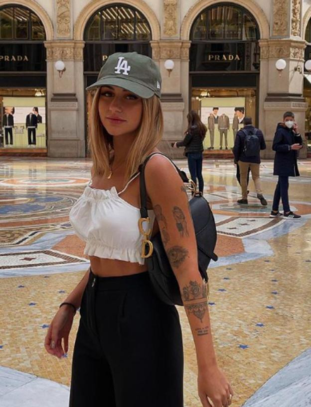 Olive Cap and Ruffled Crop Top Olive Cap and Ruffled Crop Top — Baseball Cap Outfits 2027