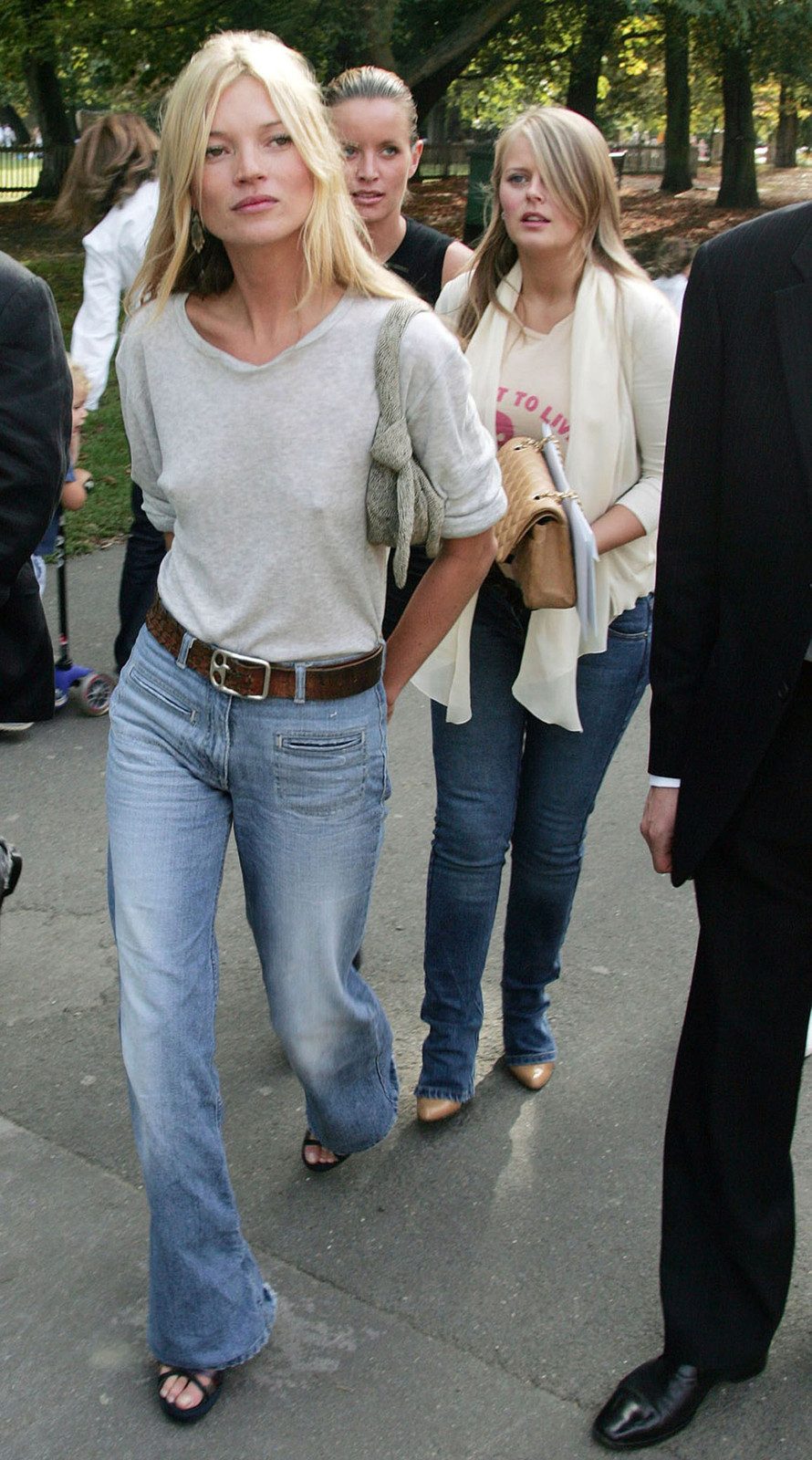 Low-Rise Jeans and Grey T-Shirt: Classic Y2K Casual Low-Rise Jeans and Grey T-Shirt: Classic Y2K Casual — 2000s Outfits 2027