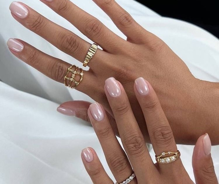 Sheer Milky Pink-Beige Short Ovals Sheer Milky Pink-Beige Short Ovals — Beige Nails 2027