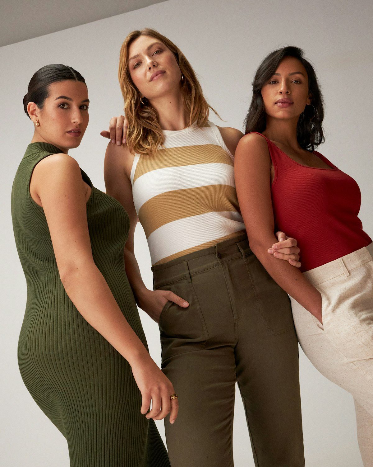 Casual Tank Tops with Linen and Utility Pants Casual Tank Tops with Linen and Utility Pants — Casual Thanksgiving Outfits 2026