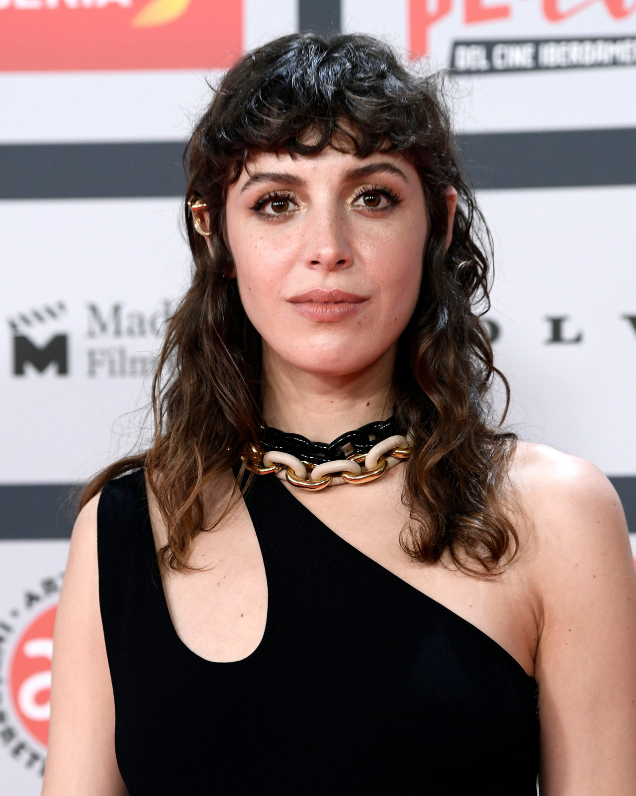 Short Bob Visual Idea — Y2K Bangs 2027