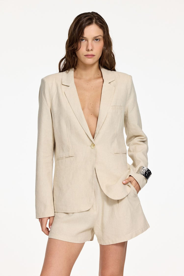 Beige Linen Blazer and Shorts for a Chic Summer Set Beige Linen Blazer and Shorts for a Chic Summer Set — Savannah Outfits 2027
