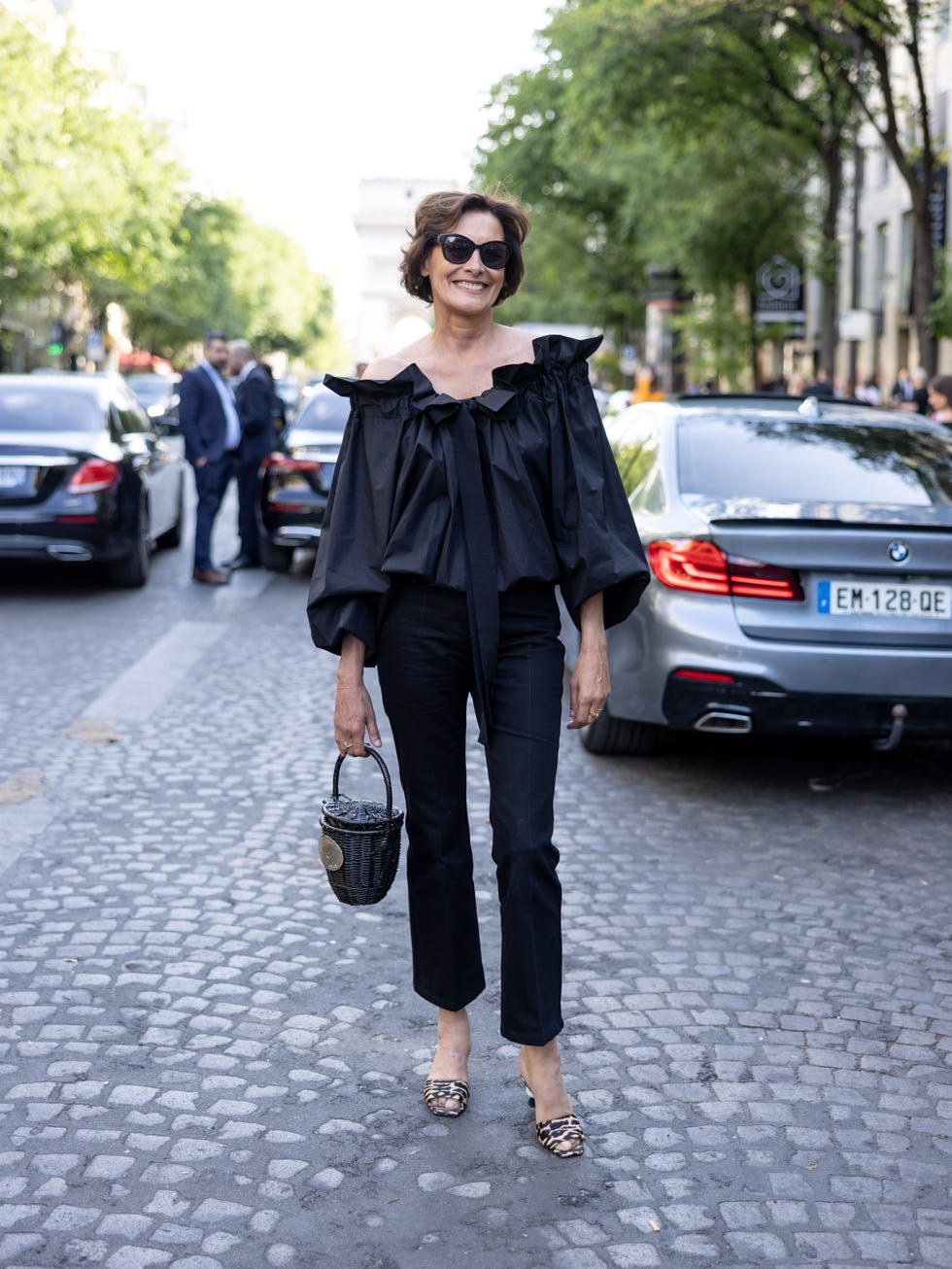 Off-the-Shoulder Top with Voluminous Sleeves and Leopard Heels for a Birthday Night Out Off-the-Shoulder Top with Voluminous Sleeves and Leopard Heels for a Birthday Night Out — Birthday Outfits 2027