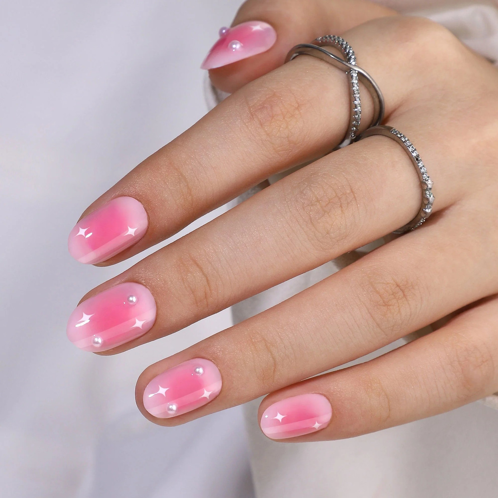 Short Oval Aura Gradient Pearls — Prom Press On Nails 2027