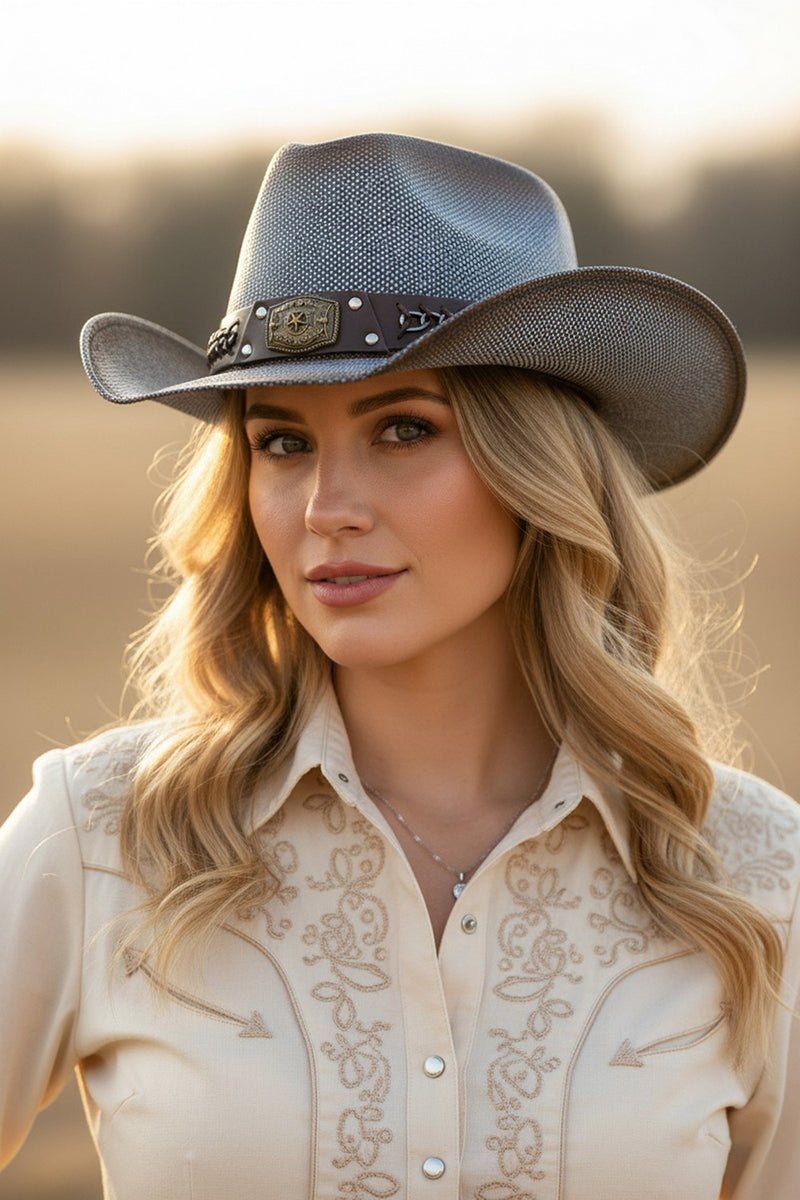 Casual Outdoor Outfit Idea Casual Outdoor Outfit Idea — Cowgirl Outfits 2027