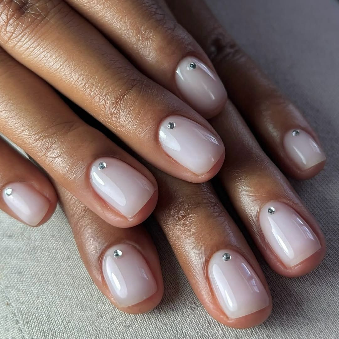 Minimalist White Floral Almond Nails Minimalist White Floral Almond Nails — Short Spring Nails 2027