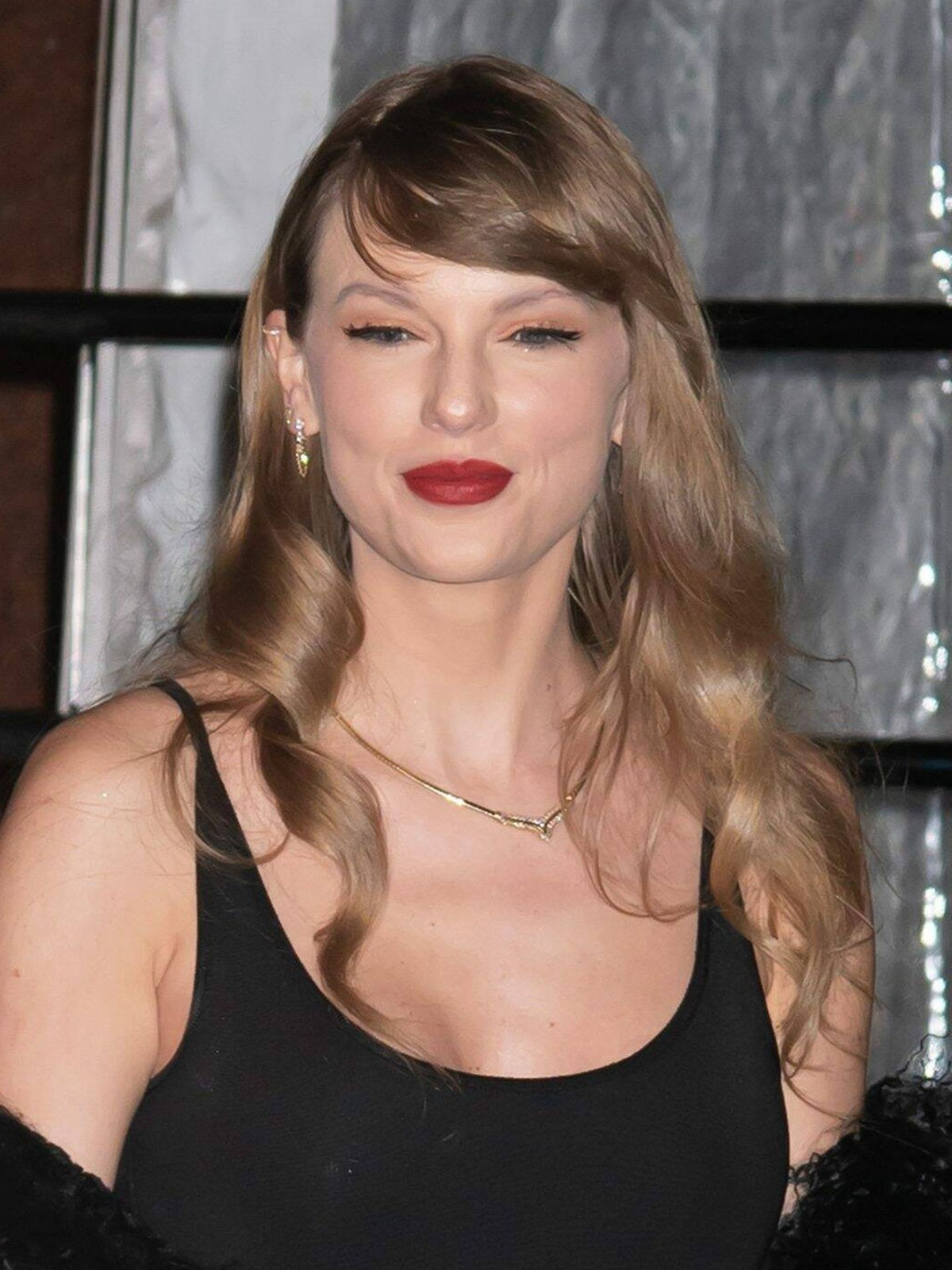 Shoulder Visual Idea Shoulder Visual Idea — Side Swept Bangs 2027