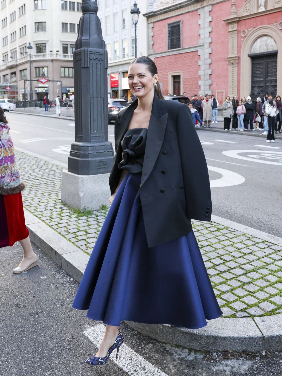 Black Blazer Over Strapless Top with Voluminous Satin Skirt Black Blazer Over Strapless Top with Voluminous Satin Skirt — Lisbon Outfits 2027
