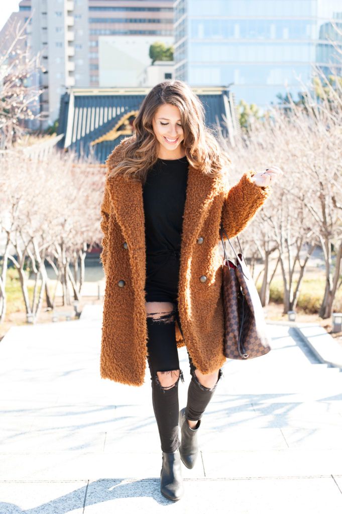Brown Teddy Bear Coat with Ripped Jeans and Tote Bag — Teddy Coat Outfits 2027