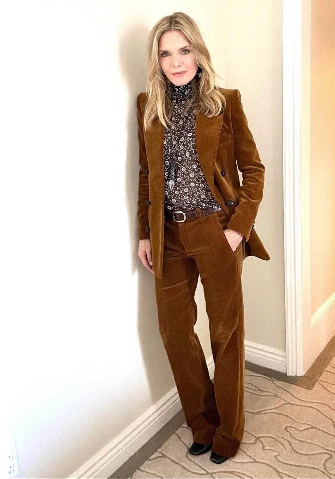 Black Pointed-Toe Shoes Outfit Idea Black Pointed-Toe Shoes Outfit Idea — New Years Eve Outfits 2027 with Pants