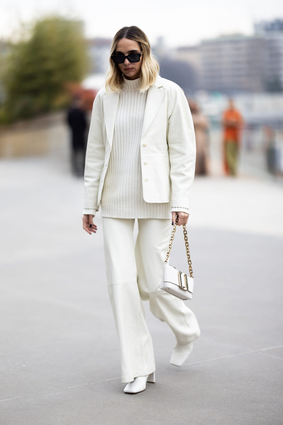 Monochromatic Ivory Oversized Blazer Ensemble Monochromatic Ivory Oversized Blazer Ensemble — London Outfits 2027