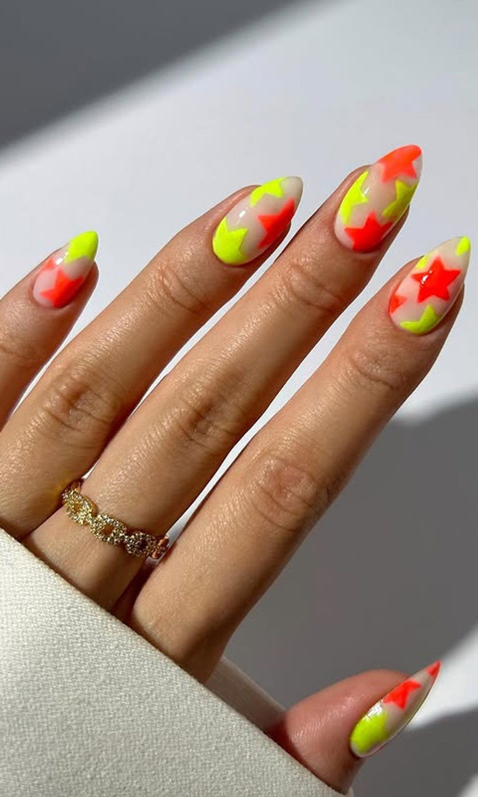 One Hand Visual Idea One Hand Visual Idea — Y2K Nails 2027