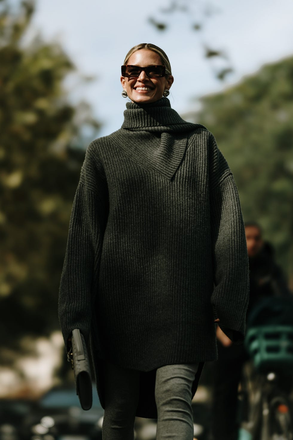 Dark Grey Ribbed Turtleneck with Statement Accessories Dark Grey Ribbed Turtleneck with Statement Accessories — Oversized Sweater Outfits 2027