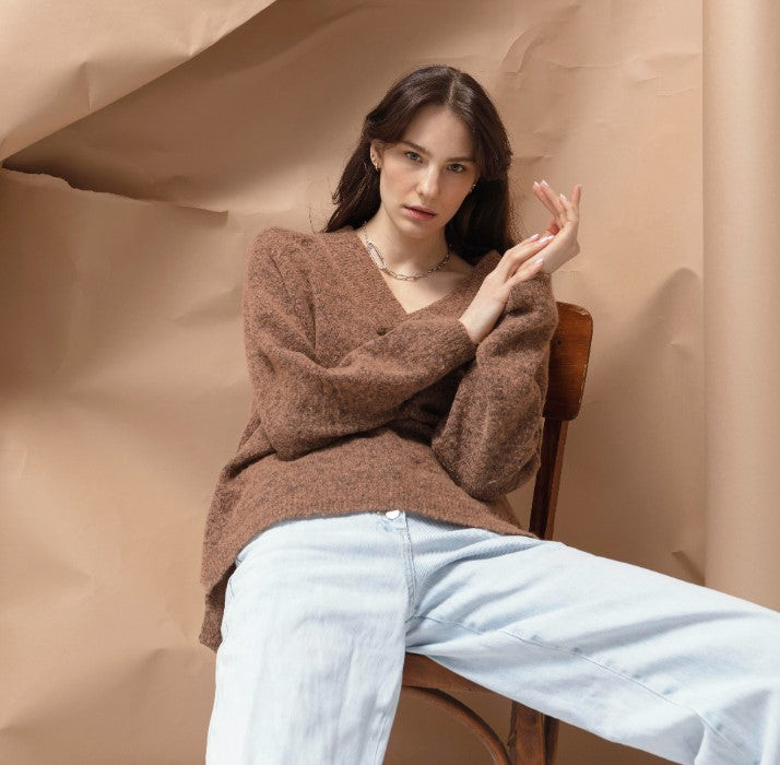Beige Turtleneck Sweater with Charcoal Skinny Jeans Beige Turtleneck Sweater with Charcoal Skinny Jeans — Sweater and Jeans Outfits 2027