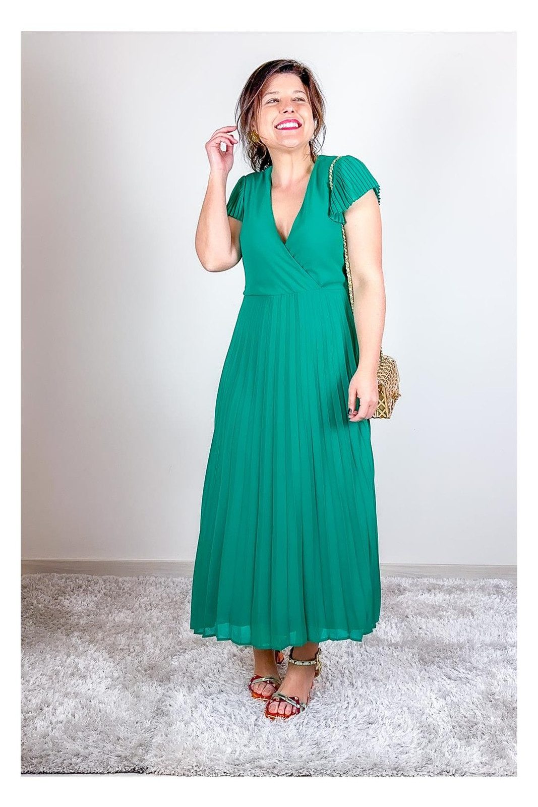 Emerald Green Pleated Wrap Midi Dress for Daytime Events Emerald Green Pleated Wrap Midi Dress for Daytime Events — Pleated Dress 2027