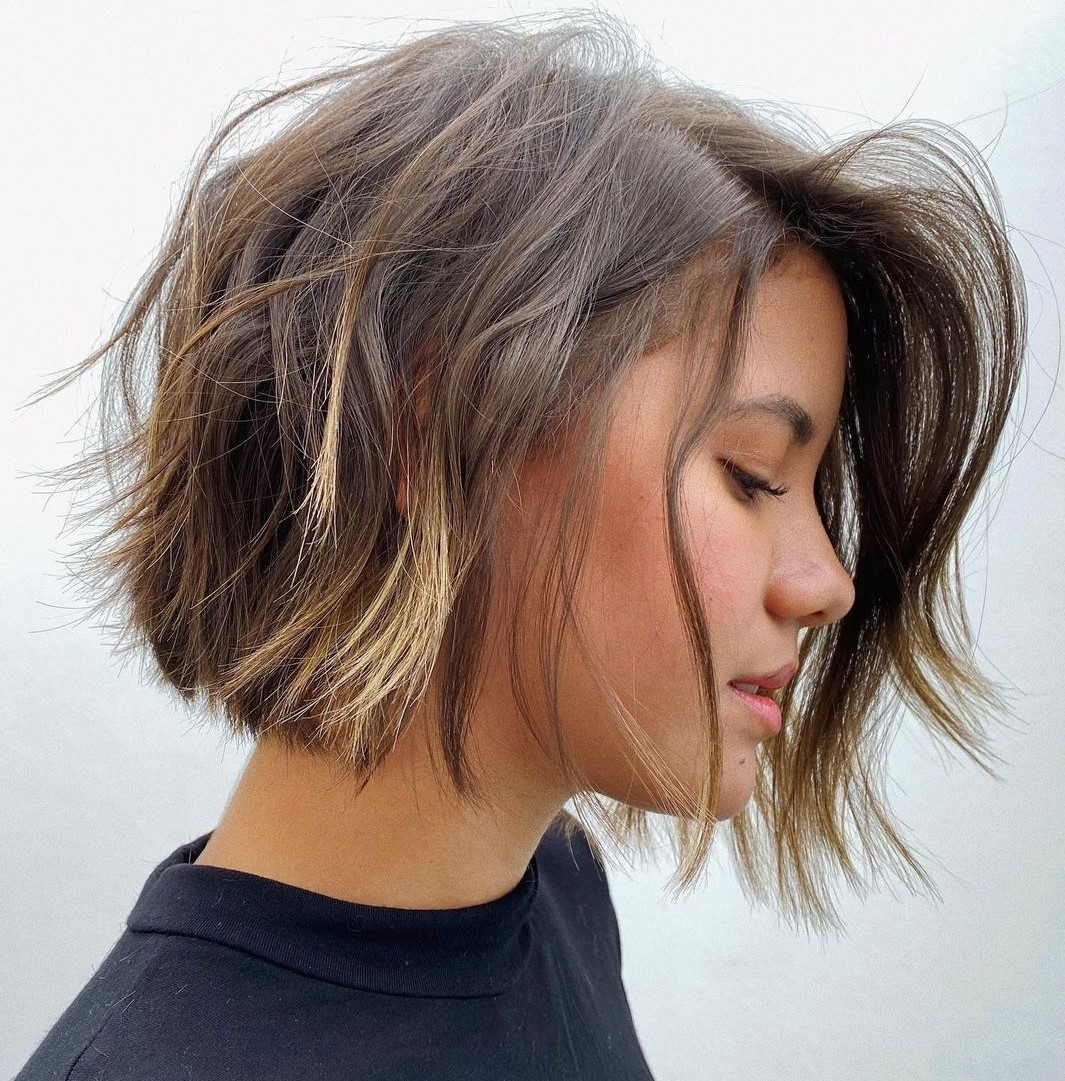Textured Wavy Bob with Highlights Textured Wavy Bob with Highlights — Jaw Length Bob 2027