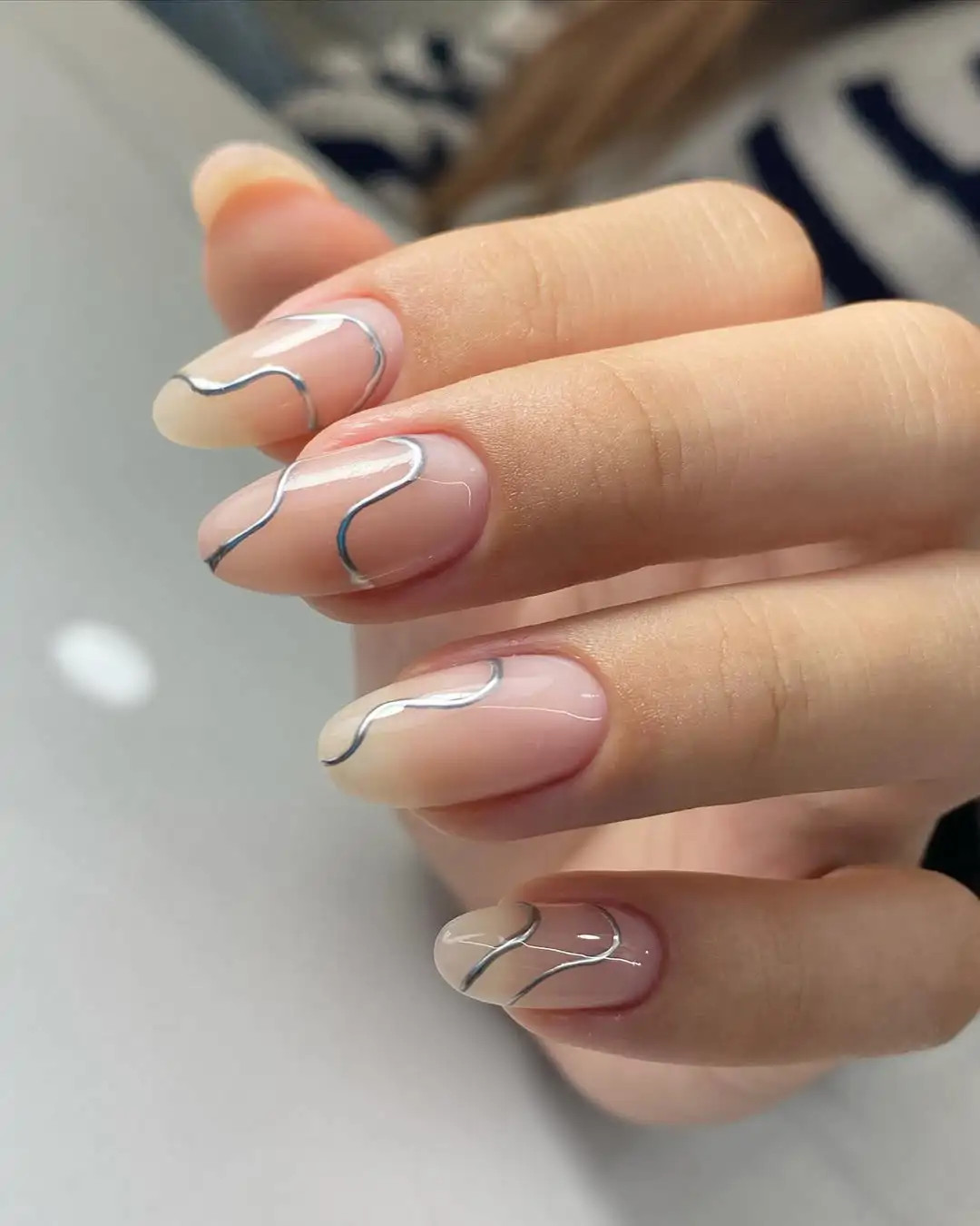 Minimalist Wavy Silver Line Nails Minimalist Wavy Silver Line Nails — Nude Nails 2027