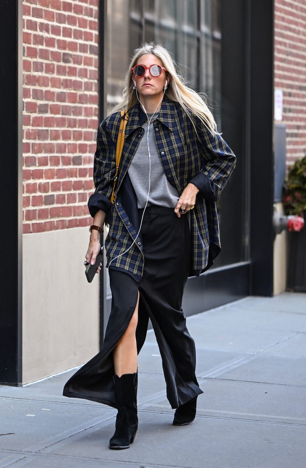 Black Suede Boots Outfit Idea Black Suede Boots Outfit Idea — Fall Outfits 2026